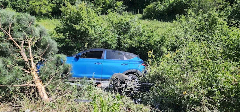 Yalova’da karşı şeritten gelen 2 araca çarpan motosiklet sürücüsü yaralandı
