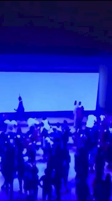 Cemal Reşit Rey Salonunda dev ekranın düştüğü anlar kamerada
