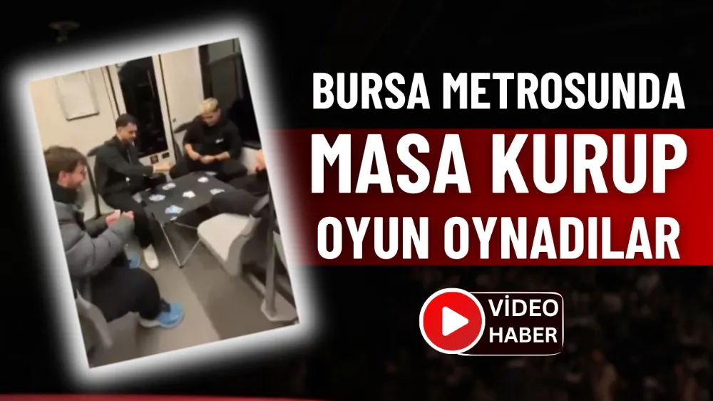 Metroda masa kurup oyun oynadılar
