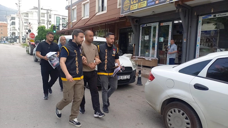 13 araca zarar veren, akli dengesi yerinde olmayan şüpheli, hastaneye yatırıldı