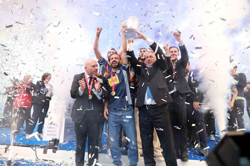 Trendyol 1. Lig’e yükselen Sarıyer, kupasını aldı
