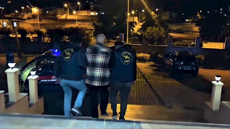Kırmızı ve yeşil bültenle aranan 2 suçlu Türkiye
