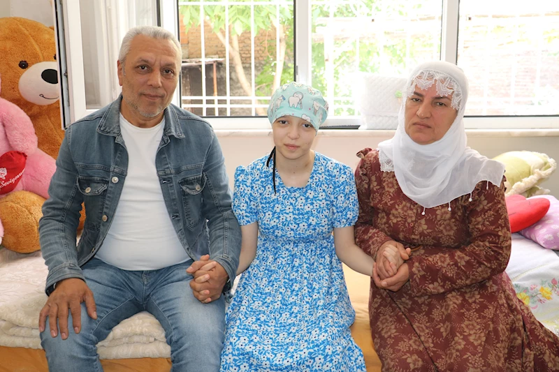2 kızını kaybettiği hastalıklara yakalanan kızı Nur’u her gece 