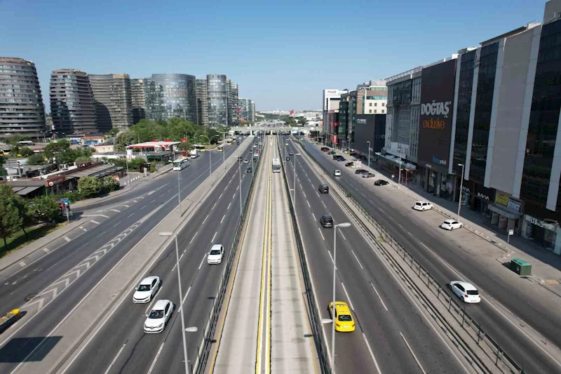 Bayramın ilk gününde yollar boş kaldı
