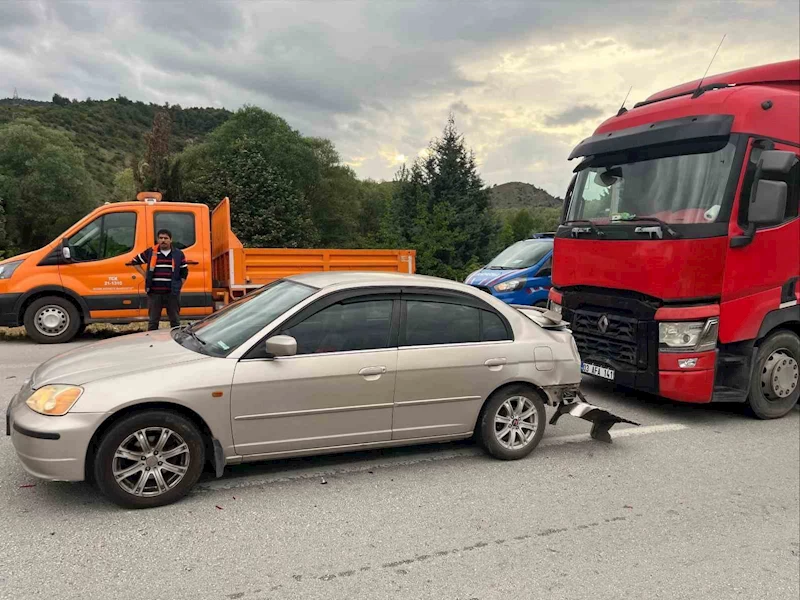 Tır otomobile arkadan çarptı, 2’i çocuk 3 kişi yaralandı
