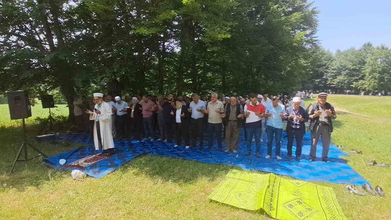 Bilecik’te asırlık gelenek sürdü: Yağmur ve şükür duasına onlarca kişi katıldı
