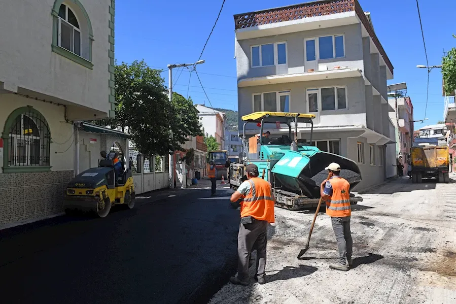 Osmangazi’nin yollarında yoğun asfalt mesaisi